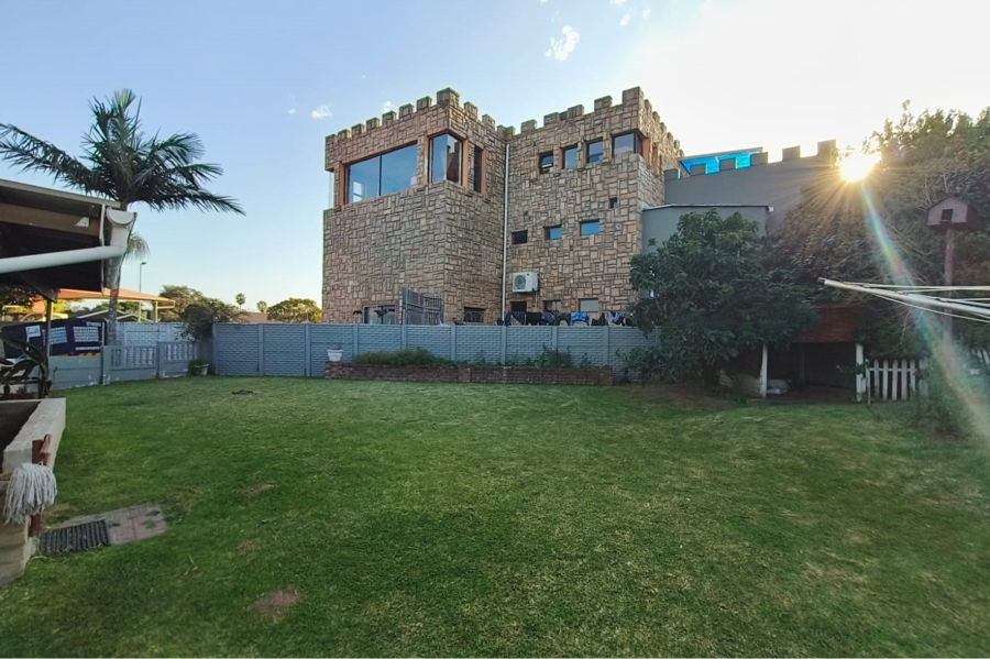 To Let 2 Bedroom Property for Rent in Beacon Bay Eastern Cape